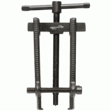 Adjustable puller on a traverse with a lock